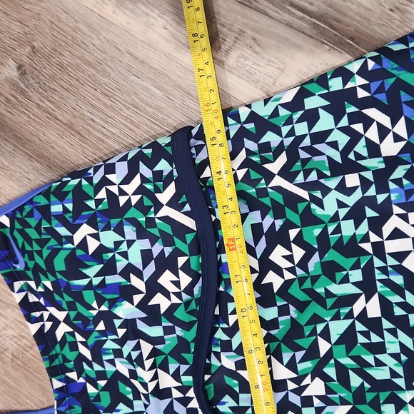 Nike swim top - Picture 2 of 5